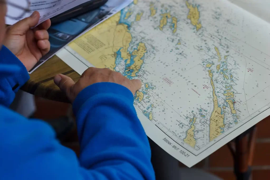 Tengerészeti navigáció térképen